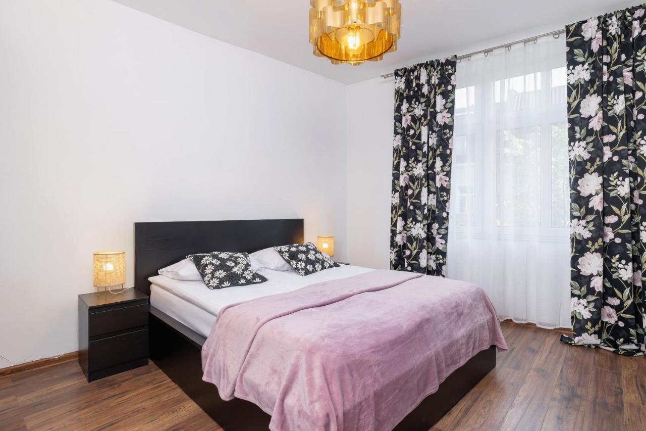 Apartments On Krupowki Street With Mountain View By Noclegi Renters Zakopane Extérieur photo